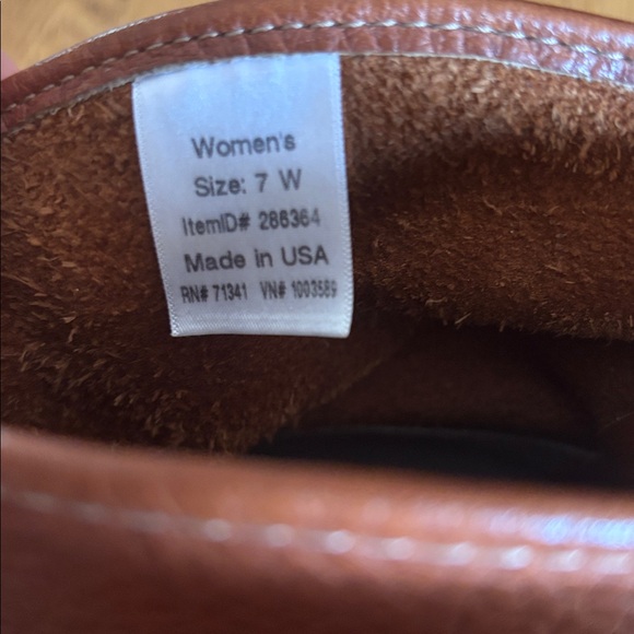 L.L. Bean Women's Brown Pebbled Leather Buckle Accent Pull On Duck Boot - Picture 7 of 9